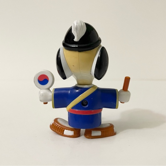 Snoopy World Tour Korea Figure Toy - Picture 6 of 13